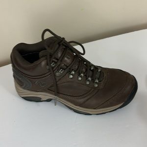 New Balance 978 Gore-Tex Brown Leather Hiking Boot Size 7.5
